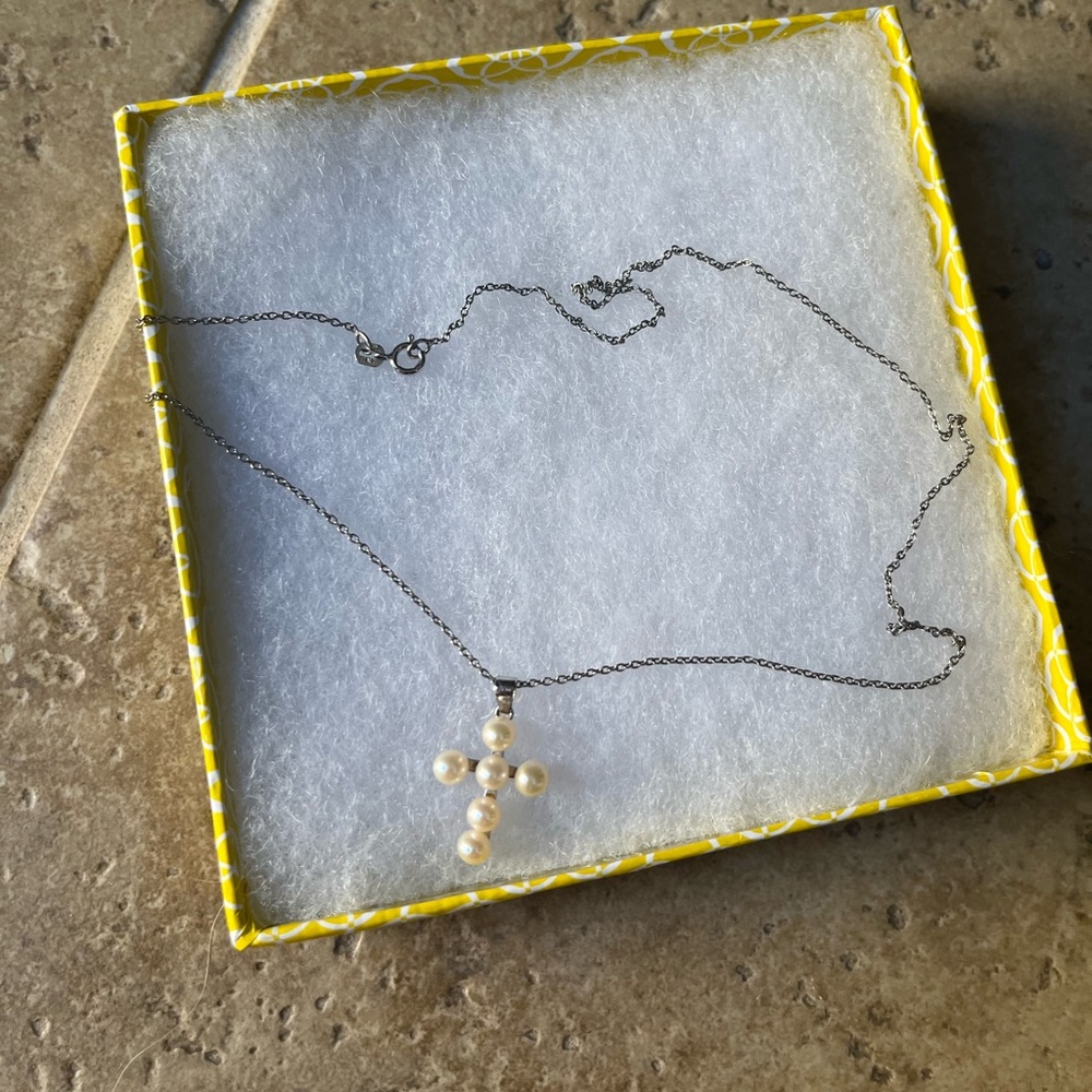 Genuine pearl cross necklace
